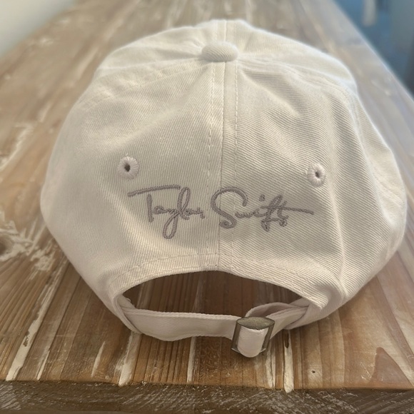 NWOT OFFICIAL Taylor Swift ‘Speak Now’ White Dad Hat from the Taylor Swift Store - Picture 2 of 4